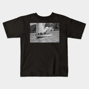 Sailing boat on Wroxham Broad in the heart of the Norfolk Broads Kids T-Shirt